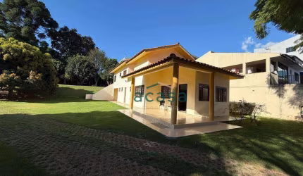 Casa com 01 suíte e 03 quartos