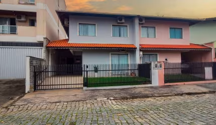 Casa com 3 quartos à venda no Garcia, Blumenau , 149 m2 por R$ 660.000