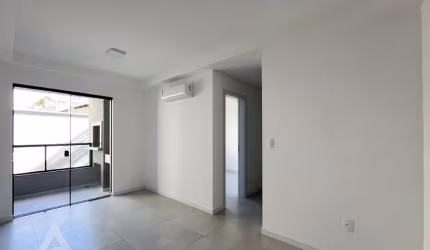 Apartamento com 2 quartos para alugar no Velha, Blumenau , 54 m2 por R$ 2.700