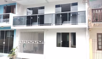 Sobrado 2 ou  3 quartos - Próximo de Tudo no Xaxim.. Havan