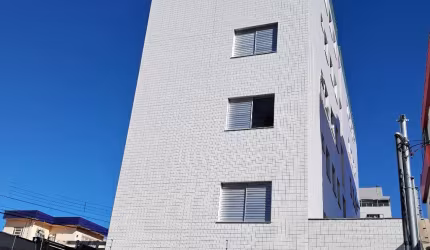 Linda área privativa com 3 quartos. Area nobre do Bairro