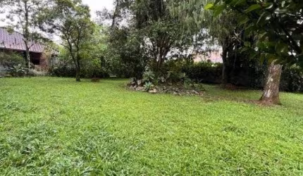 Terreno à venda na Rua Emílio Artmann, América, Joinville por R$ 1.100.000
