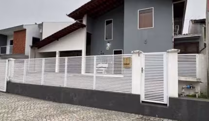 Casa com 2 quartos à venda na Rua Carlos Eberhardt, 254, Santo Antônio, Joinville, 213 m2 por R$ 1.300.000