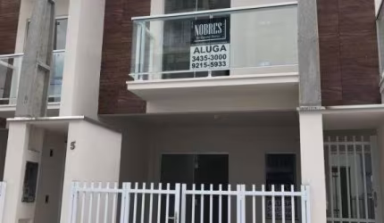 Casa com 1 quarto para alugar na Servidão Hilda Ponick, 11, Iririú, Joinville, 74 m2 por R$ 1.600