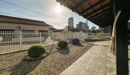 Excelente casa  averbada no bairro da Velha