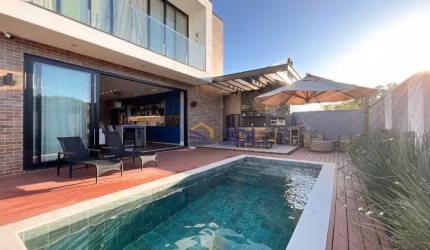 Casa de Alto Padrão em condomínio fechado!!!