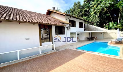 CASA COM PISCINA NO BAIRRO DA VELHA