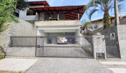 Casa com 3 dormitórios à venda, 220 m² por R$ 1.100.000,00 - Escola Agrícola - Blumenau/SC