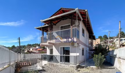 Casa à venda, 242 m² por R$ 850.000,00 - Fidélis - Blumenau/SC