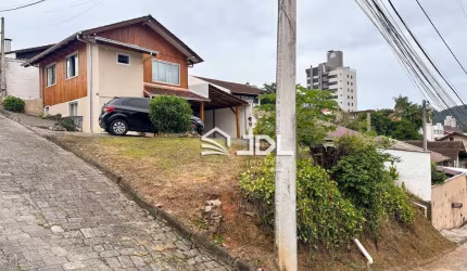 CASA COM QUARTOS NA ÁGUA VERDE, BLUMENAU