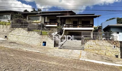 Casa com 4 dormitórios à venda, 314 m² por R$ 1.800.000,00 - Velha - Blumenau/SC