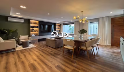 Casa Plana à Venda por R$ 2.100.000,00 com 205m² no Bairro Escola Agrícola