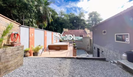 Você ja imaginou morar em uma casa bem localizada e com o ar de área rural? Bairro Velha Central, Blumenau/SC;