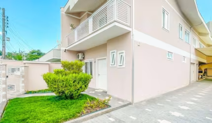 Casa com 3 dormitórios à venda, 231 m² por R$ 1.200.000,00 - Escola Agrícola - Blumenau/SC