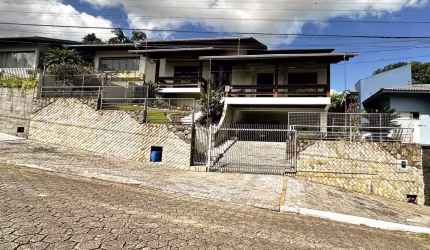 Casa com 4 dormitórios à venda, 314 m² por R$ 1.800.000,00 - Velha - Blumenau/SC