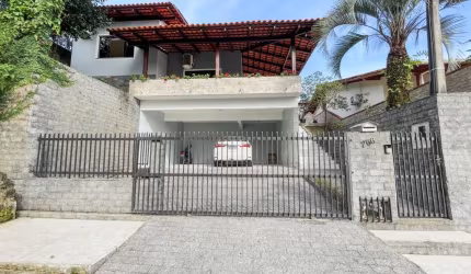 Casa com 3 dormitórios à venda, 220 m² por R$ 1.100.000,00 - Escola Agrícola - Blumenau/SC