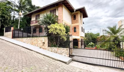 Casa à venda, 285 m² por R$ 1.300.000,00 - Vila Nova - Blumenau/SC