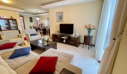 Amplo apartamento na Vila Nova