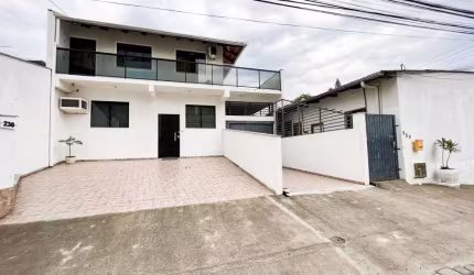 Casa à venda, 200 m² por R$ 2.150.000,00 - Velha - Blumenau/SC