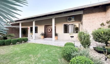 Linda Casa com 3 dormitórios !