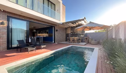 Casa de Alto Padrão em condomínio fechado!!!