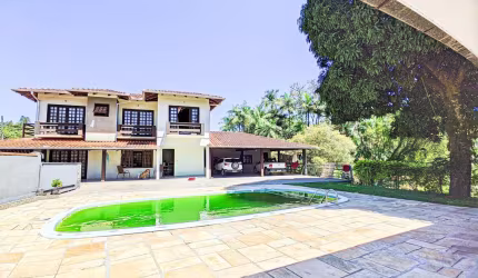Ampla Casa na Ponta Aguda