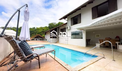 CASA A VENDA EM LOTEAMENTO COM SEGURANÇA 24H PROXIMO A VILA GERMANICA!