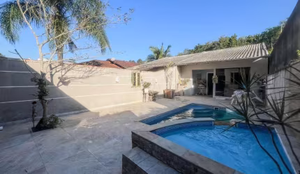 Casa com 2 dormitórios e piscina à venda, por R$ 530.000 - Água Verde - Blumenau/SC