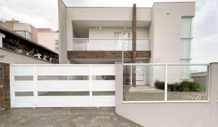 Casa com 3 dormitórios à venda, 255 m² por R$ 980.000,00 - Fortaleza Alta - Blumenau/SC