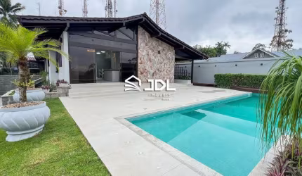 Casa de alto padrão, linda e espaçosa no bairro Ponta Aguda.