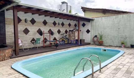 Casa à venda por R$ 900.000,00 - Água Verde - Blumenau/SC