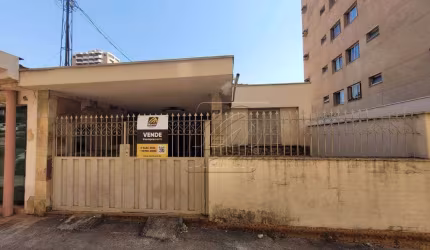Casa a venda em Piracicaba, em excelente localização, bairro alto, ao lado supermercado Pão de Açúcar, com vários comércios próximos, contendo 2 dorm