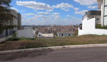 Terreno no Reserva do Engenho, com 507,32 m2, com declive, único na quadra. R$ 450.000,00