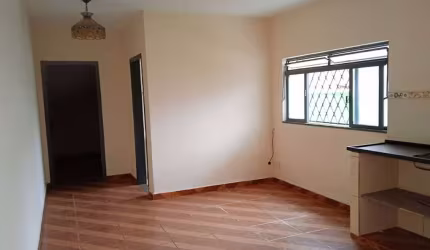 Casa com 1 dormitório para alugar por R$ 750/mês - Chácara Esperia - Piracicaba/SP