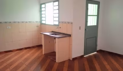 Casa com 1 dormitório para alugar por R$ 850/mês - Chácara Esperia - Piracicaba/SP