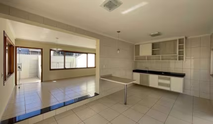 Casa com 3 dormitórios para alugar, 288 m² por R$ 4.795,36 - Pompéia - Piracicaba/SP