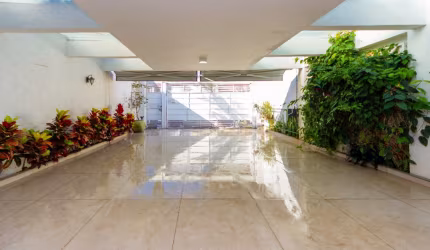 Sobrado 300 m² com 3 suítes, 5 vagas, Piscina, Edícula, Planalto Paulista, SP.