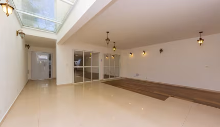 Sobrado 300 m² com 3 suítes, 5 vagas, Piscina, Edícula, Planalto Paulista, SP.