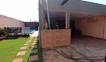 linda casa com piscina a venda
