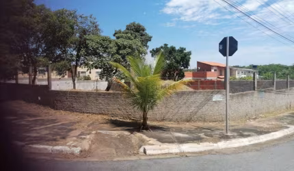 Magnífico Terreno em Esquina