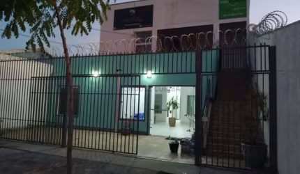 Ótimo Prédio Comercial no Tijucal