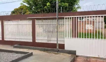 Vendo Linda Casa - 4 Quartos - 2 Suítes/ Banheira - Centro Sul de VG