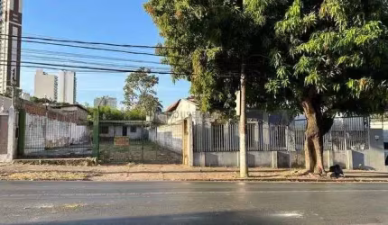 Terrenos na Av. Getúlio Vargas.