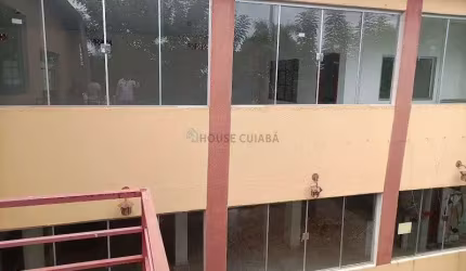 sobrado de esquina com terreno medindo 870 M², com 737 M² de área construída