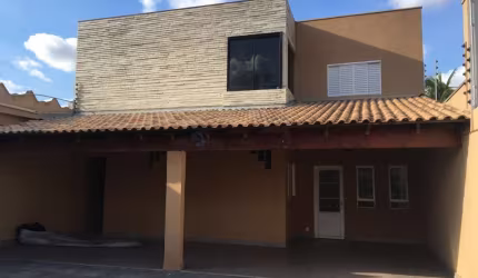 Alugo/ Vendo Casa Comercial - Ideal para Clínica - Porto