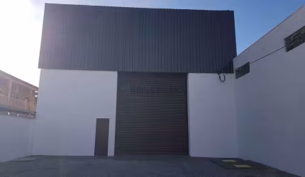 Galpão com 360 m2 de área construída - na região central de Cuiabá Mt