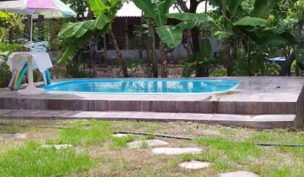 Casa com três terrenos juntos de 12 x 30 cada, totalizando 1.000 M² no condomíni
