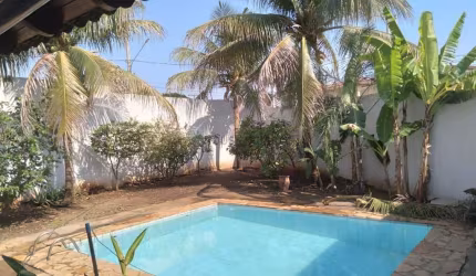 Vendo Casa 4 Quartos de Condomínio - Região Boa Esperança