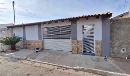 CASA NO RESIDENCIAL FLOR DO IPE EM VARZEA GRANDE (ATRÁS DA UNIVAG)
