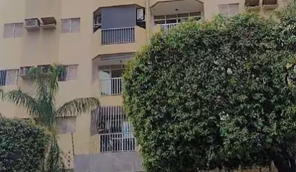 Vendo Apartamento no Bosque da Saúde com Sacada e Elevador